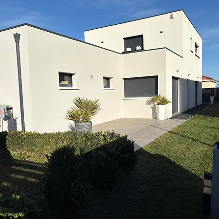 Вилла Maison Moderne Aulnat